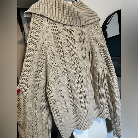 Grey Bandit Sweater - Picture 5 of 7